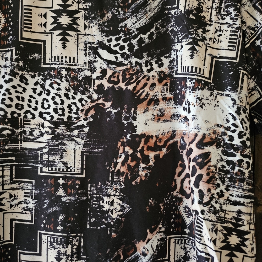 NWT BLACK Wild Spirit Top Black And White T Shirt - Picture 5 of 5